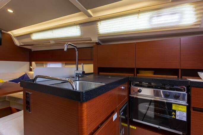 Sailing yacht Hanse 388 Tadeja