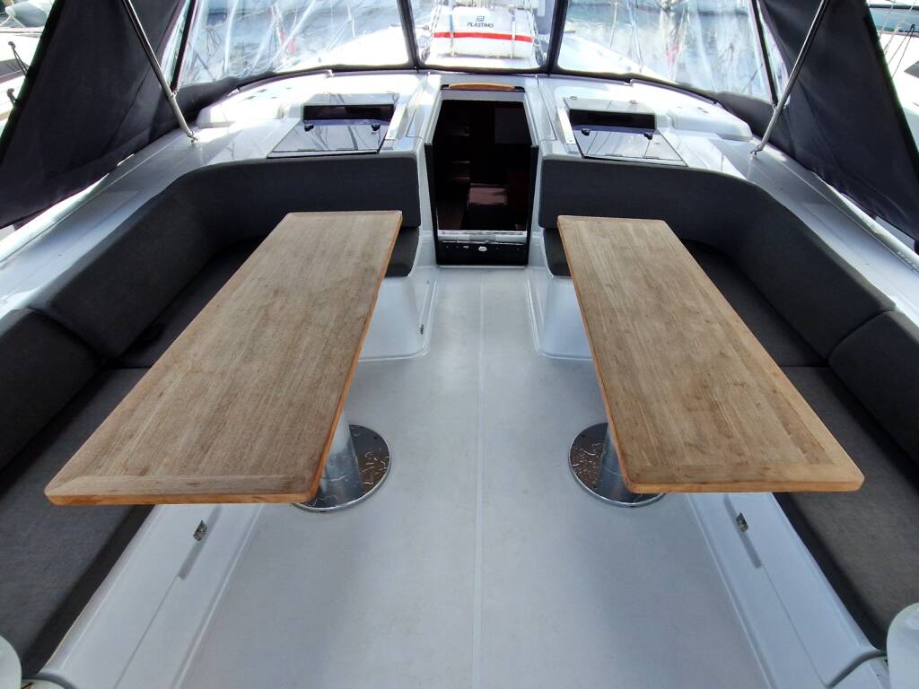 Sailing yacht Hanse 508 Charles
