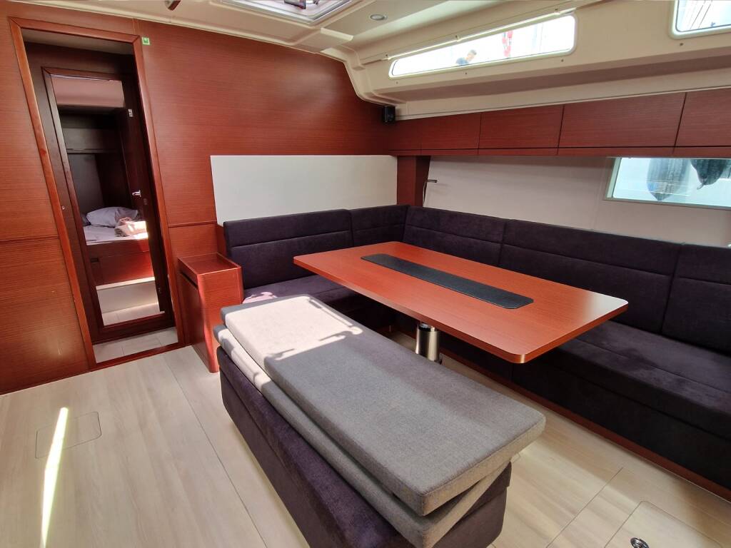Sailing yacht Hanse 508 Charles