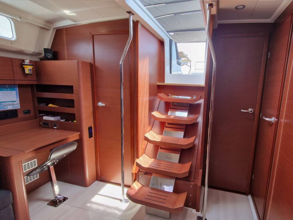 Sailing yacht Hanse 508 Charles