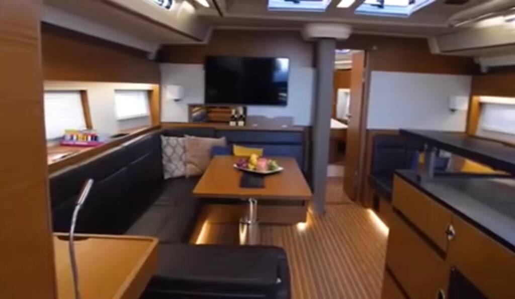 Sailing yacht Hanse 588 FitzRoy