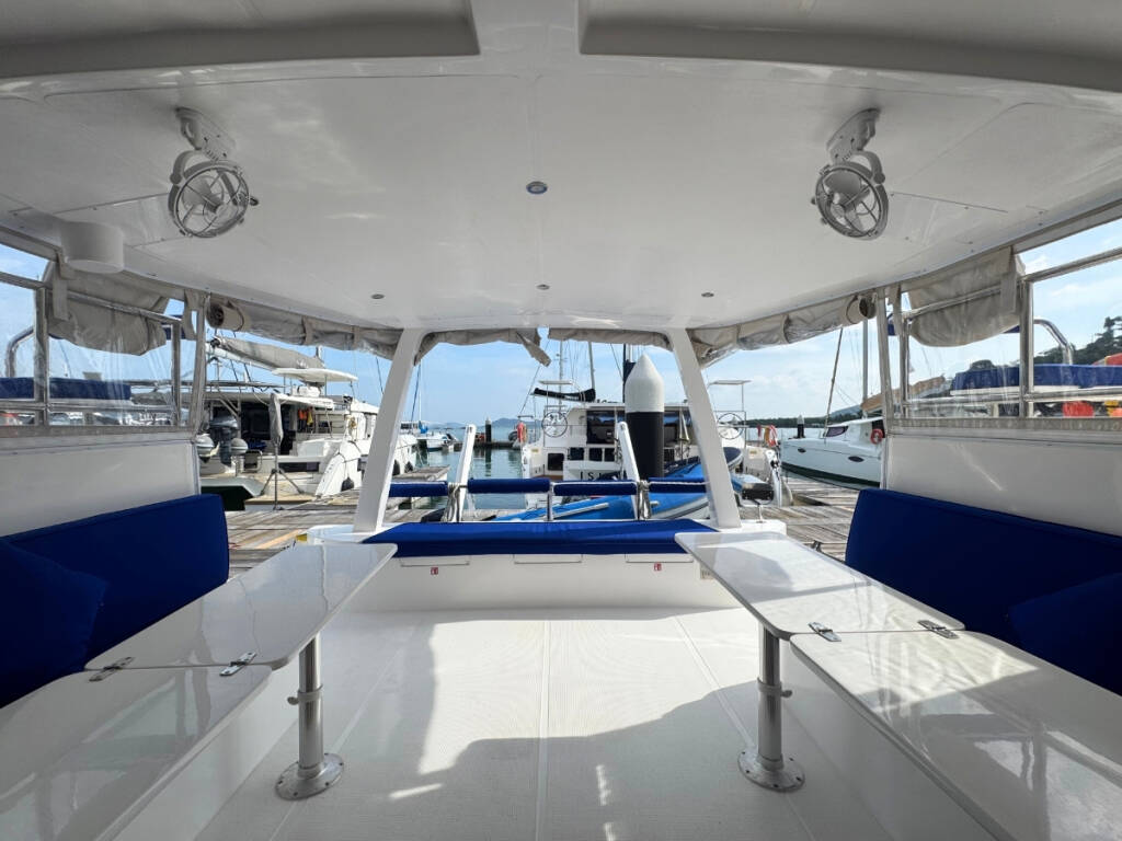 Island Spirit 410 Gauthai