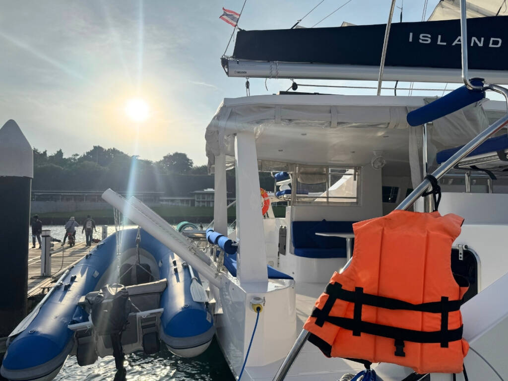 Island Spirit 410 Gauthai