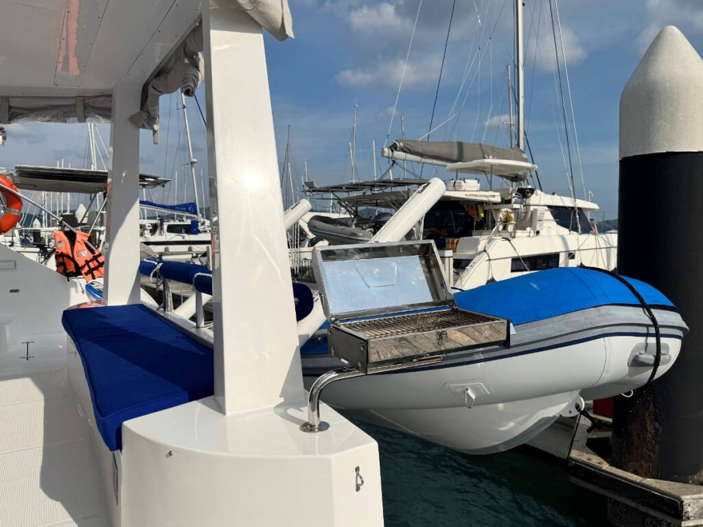 Island Spirit 410 Gauthai