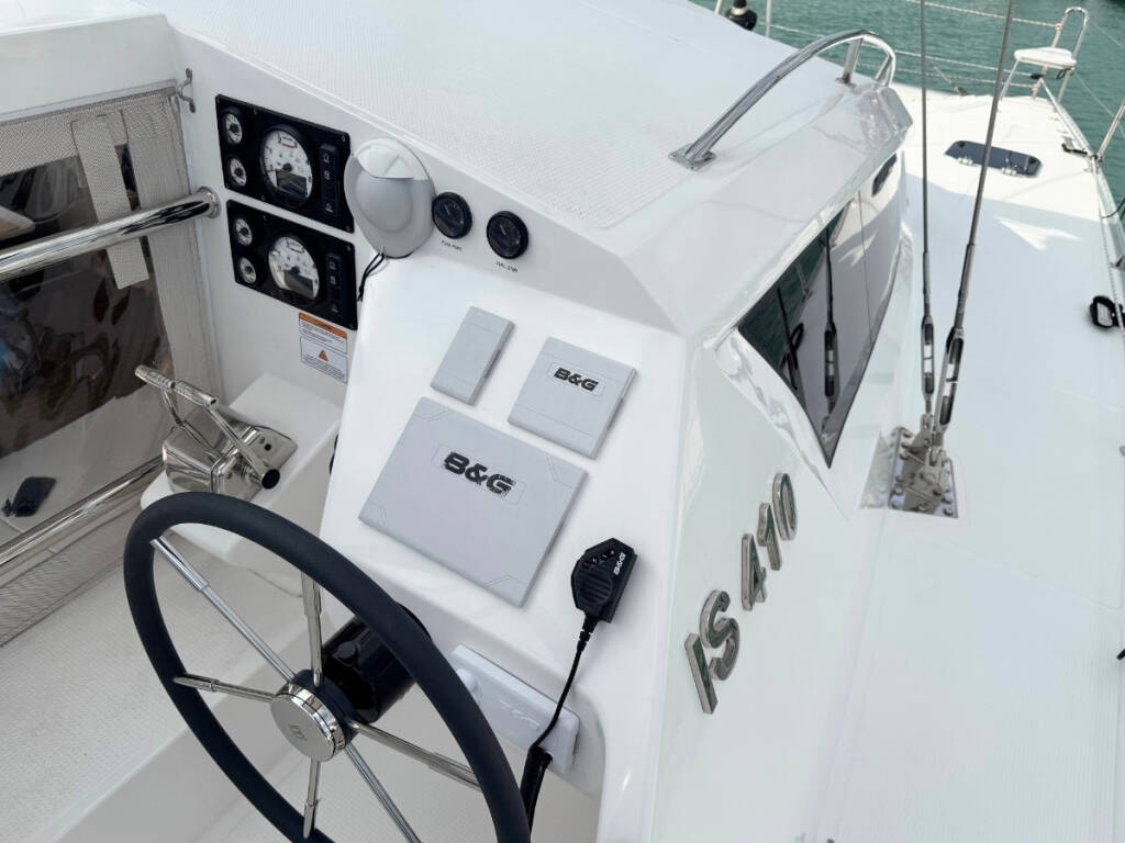 Island Spirit 410 Isle Phantom