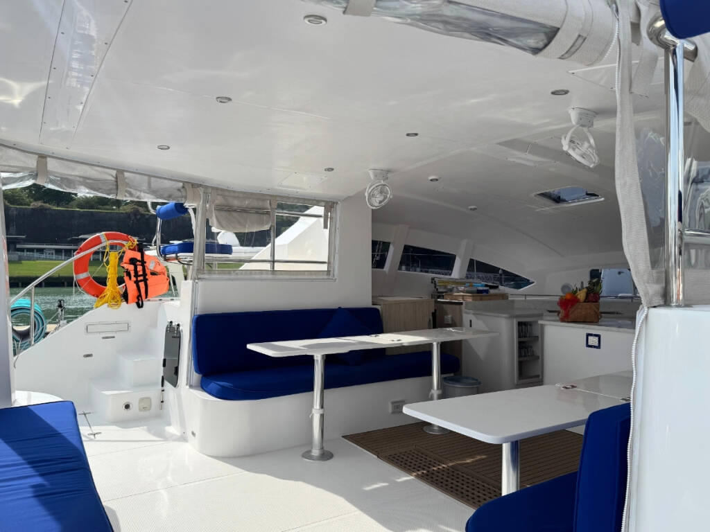 Island Spirit 410 Isle Phantom