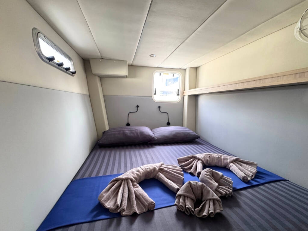 Island Spirit 410 Isle Phantom