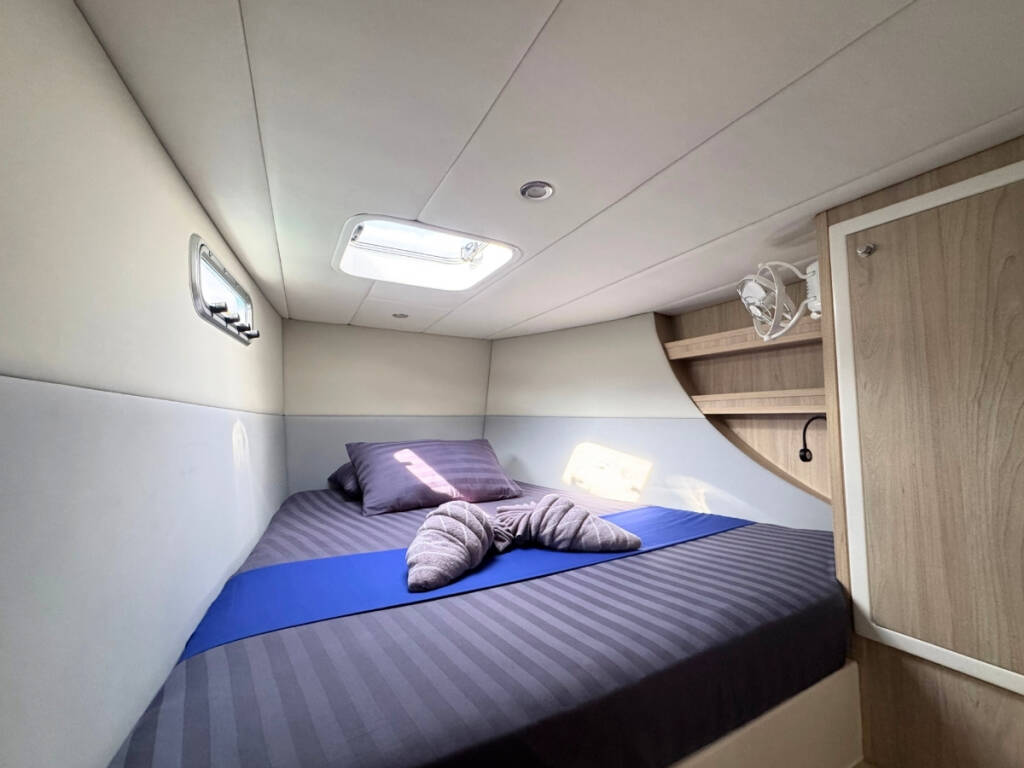 Island Spirit 410 Isle Phantom