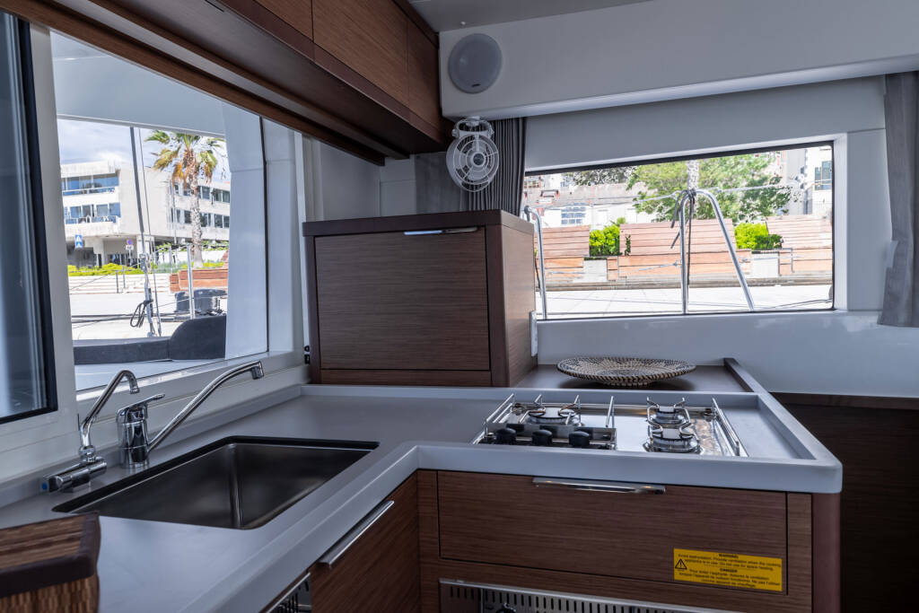 Lagoon 40 Sailor Moon