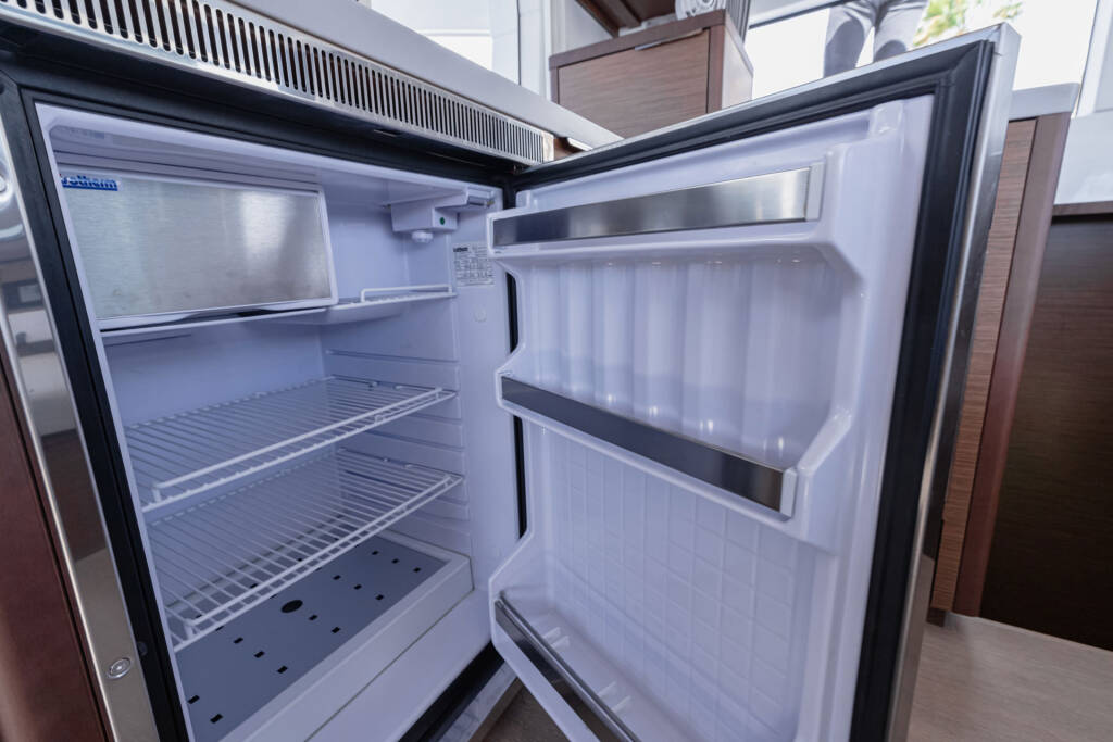 Lagoon 40 Sailor Moon