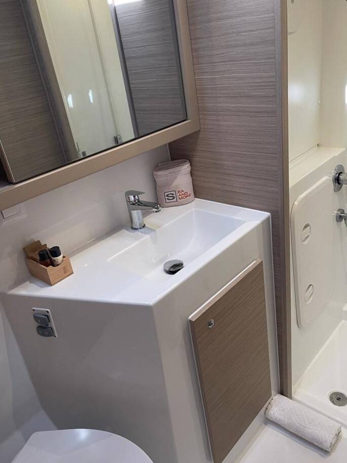 Lagoon 42 Millenium Slowdown