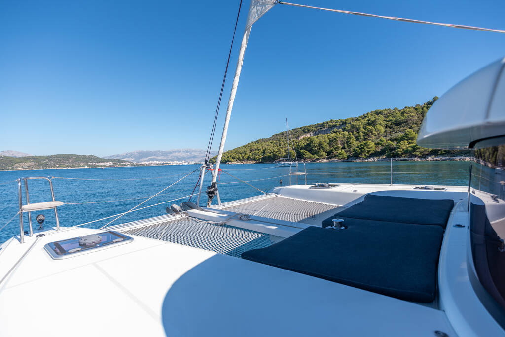 Lagoon 42 OW Find Us