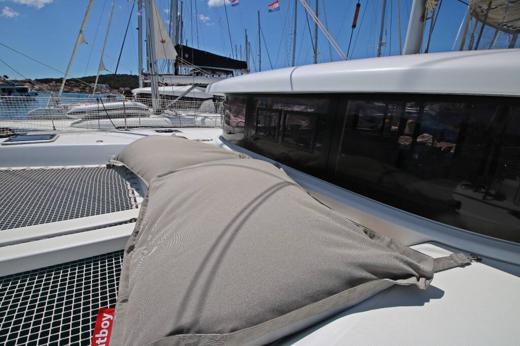 Lagoon 42 OW Sailing Breeze