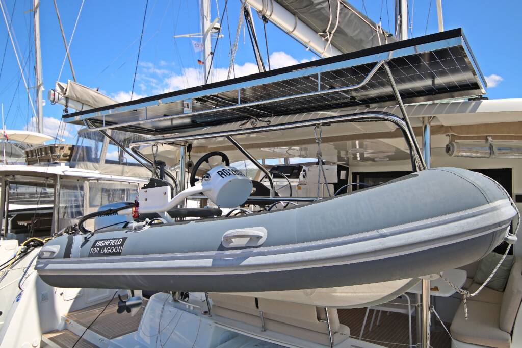 Lagoon 42 OW Sailing Breeze