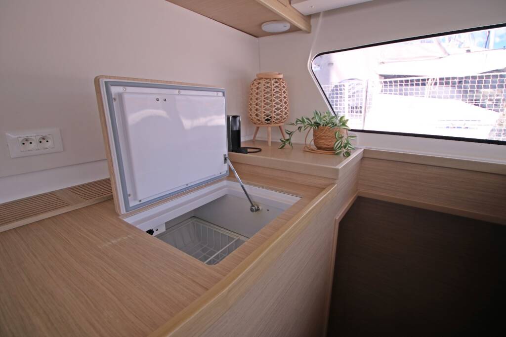 Lagoon 42 OW Sailing Breeze