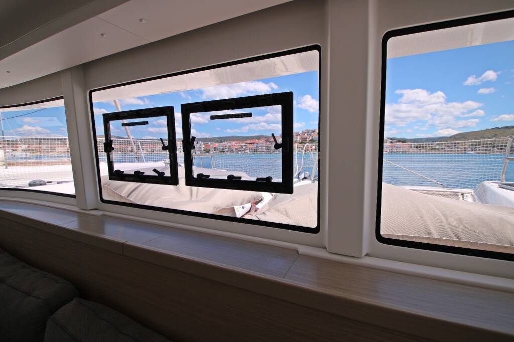 Lagoon 42 OW Sailing Breeze