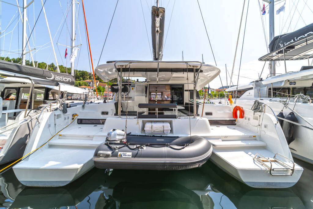 Lagoon 42 First Dance