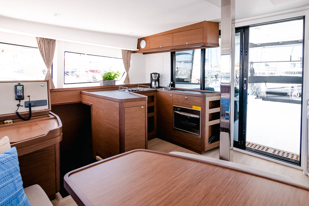 Lagoon 42 Blue Trident