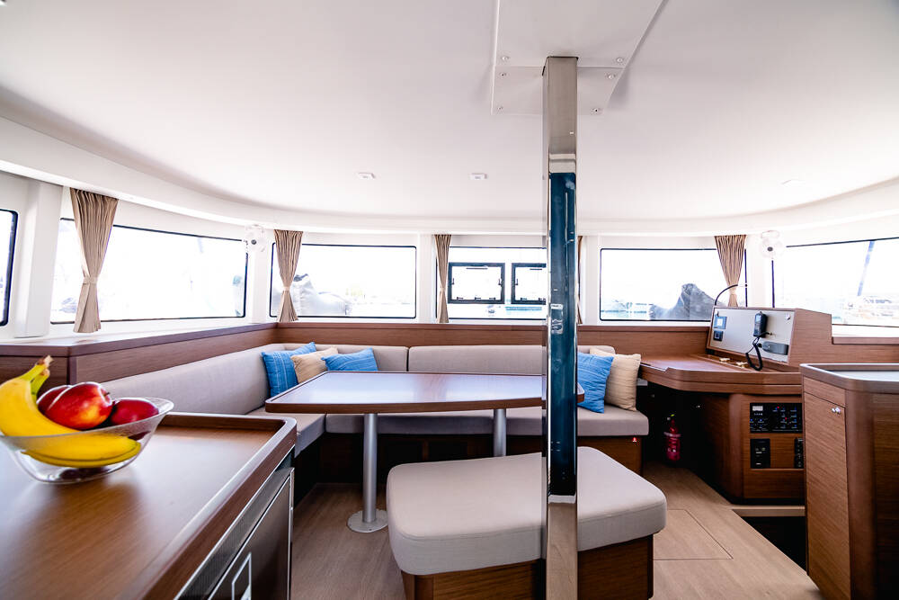 Lagoon 42 Blue Trident