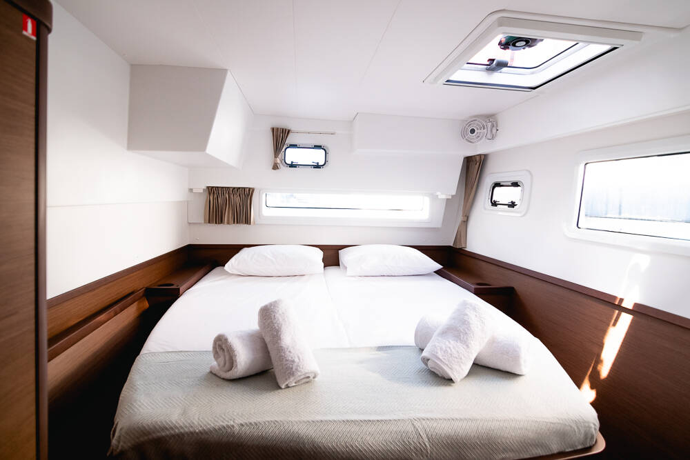 Lagoon 42 Blue Trident