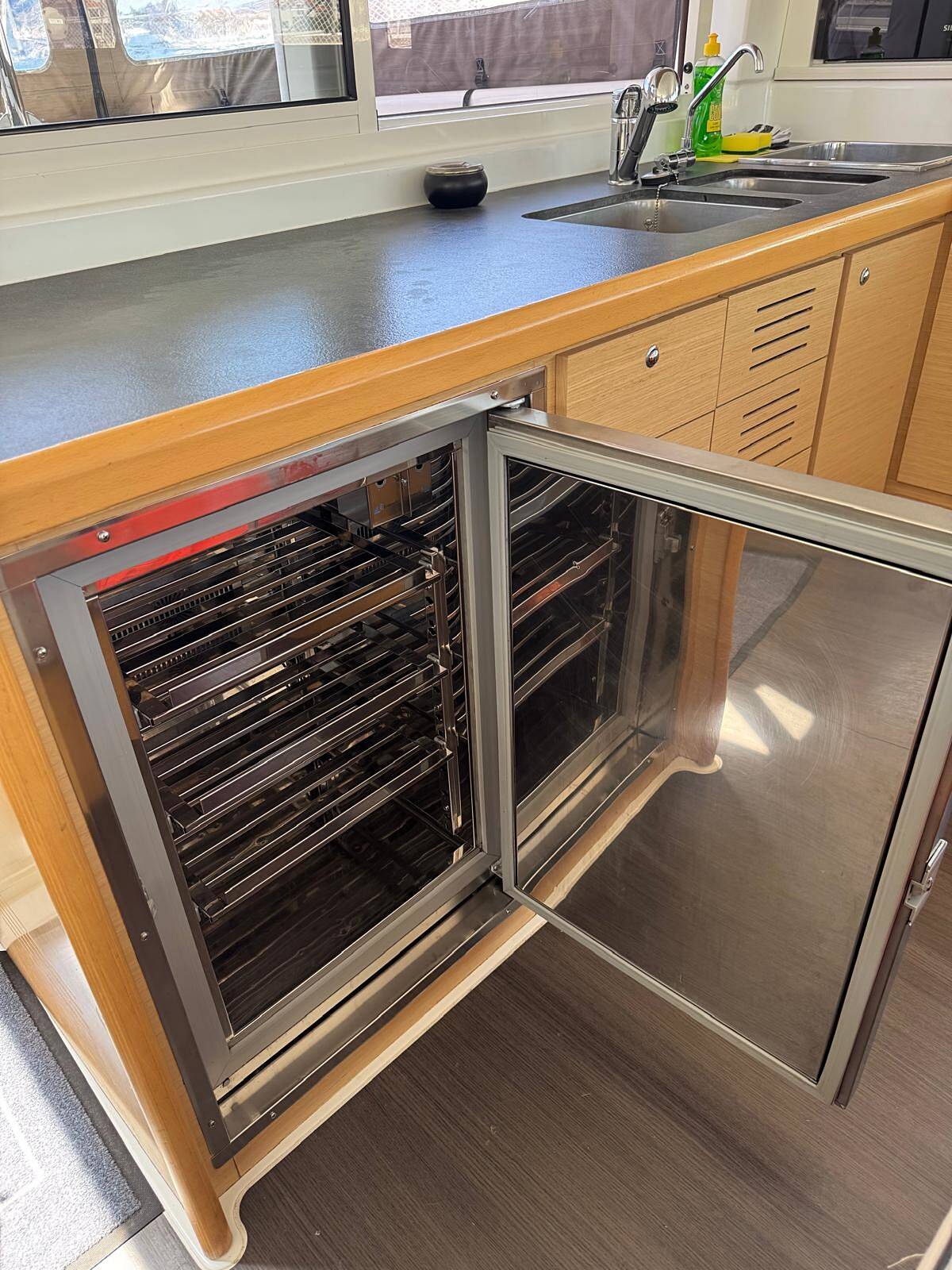 Lagoon 421 Happiness