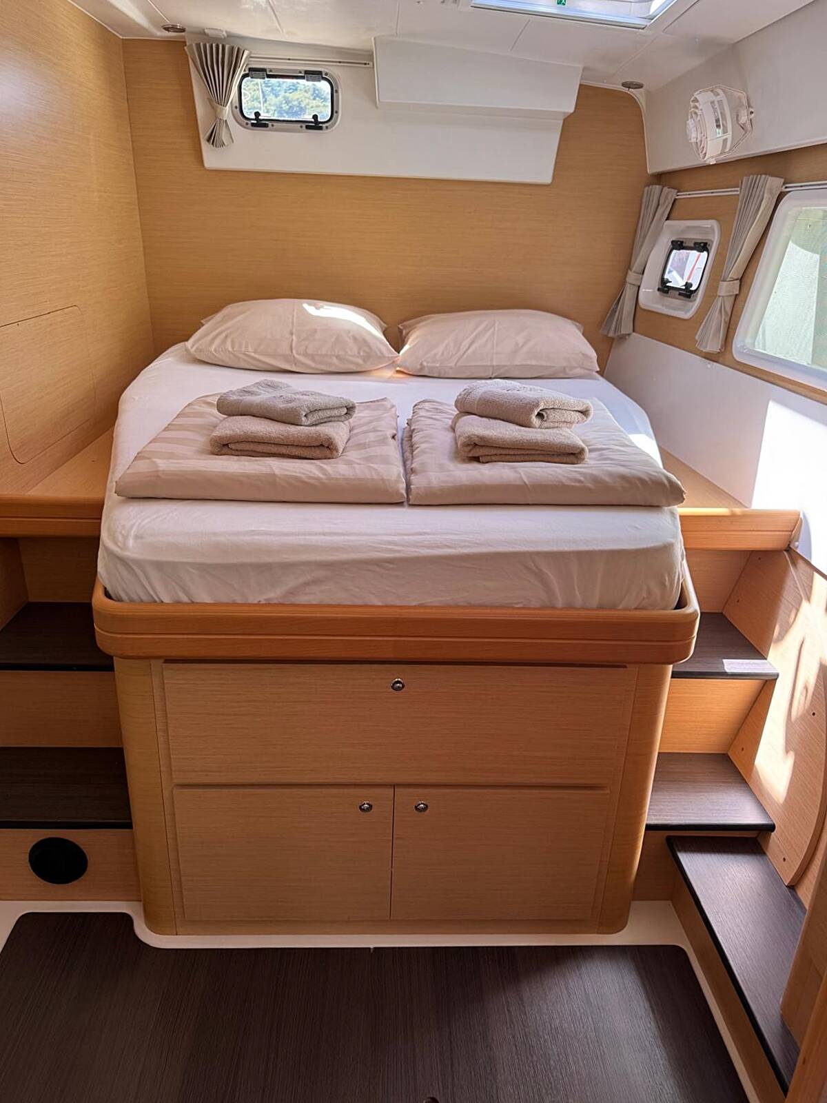 Lagoon 421 Happiness