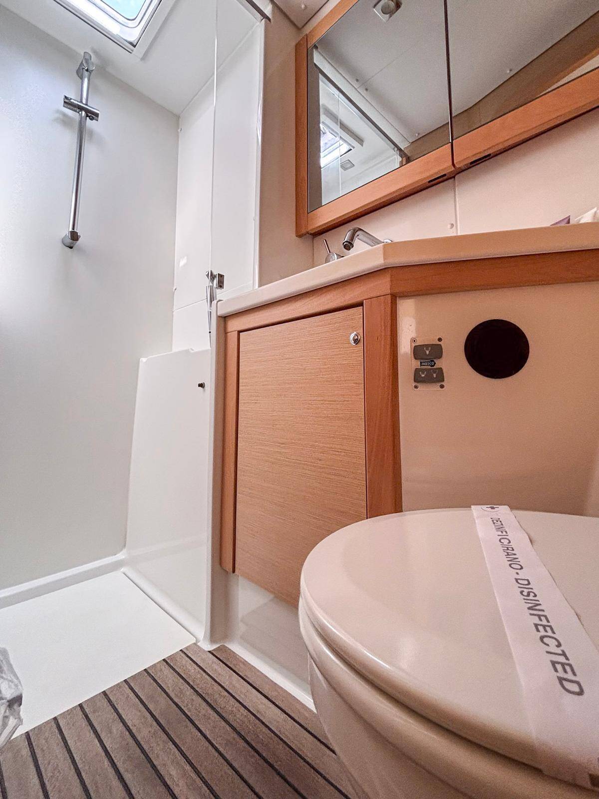 Lagoon 450 F Red Twin