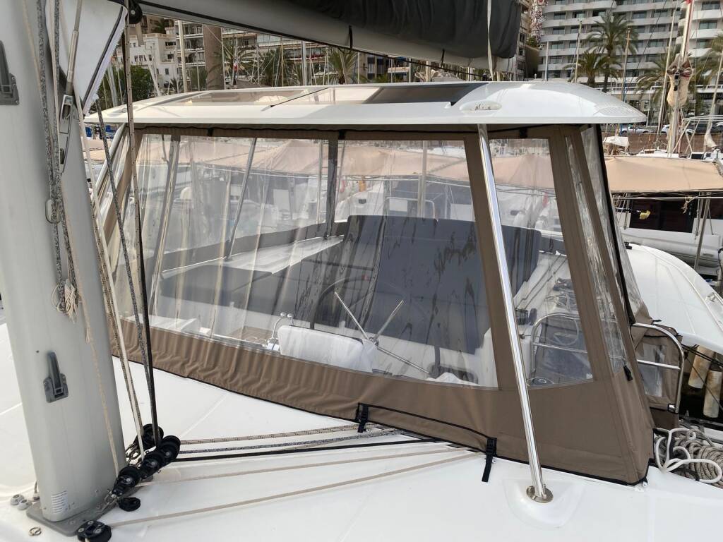 Lagoon 46 OW Chill Out