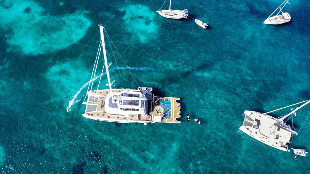 Lagoon Sixty 5 TriWing Endor