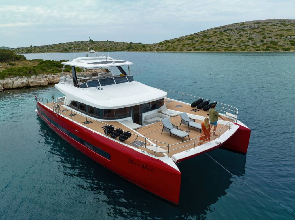 Power catamaran Lagoon Sixty 7 Mastermind