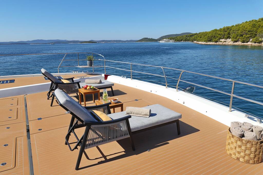 Lagoon Sixty 7 Mastermind