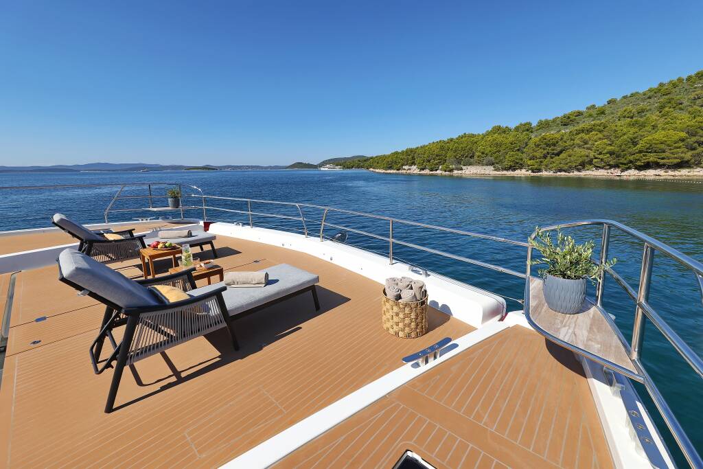 Lagoon Sixty 7 Mastermind