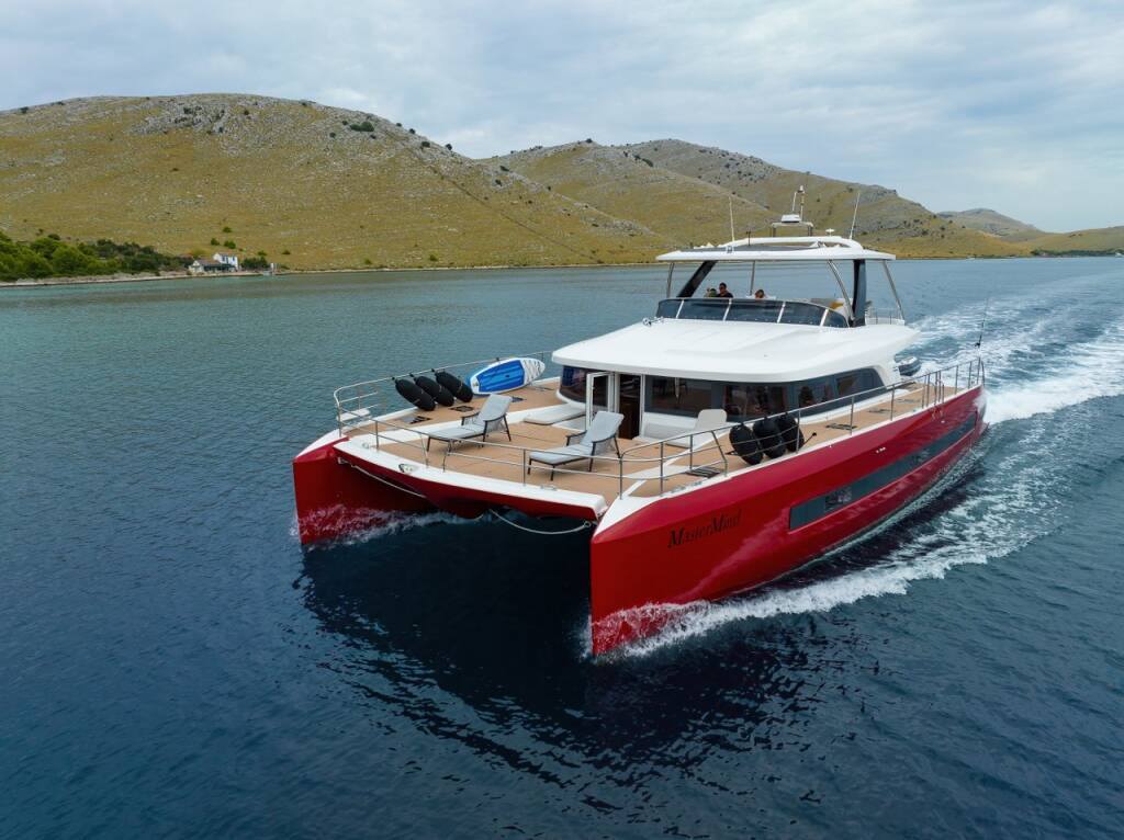 Power catamaran Lagoon Sixty 7 Mastermind