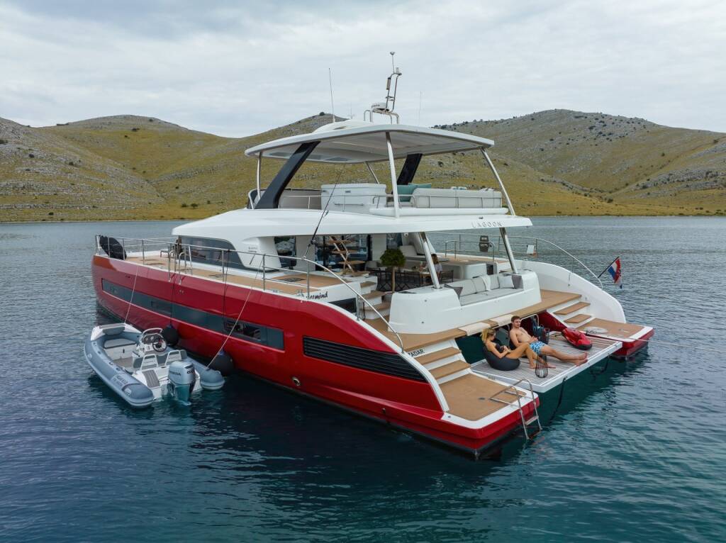 Power catamaran Lagoon Sixty 7 Mastermind