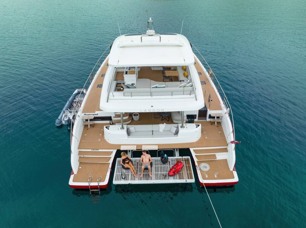 Power catamaran Lagoon Sixty 7 Mastermind