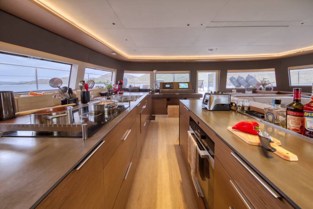 Power catamaran Lagoon Sixty 7 Mastermind