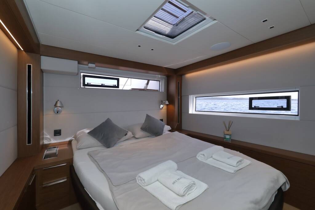Power catamaran Lagoon Sixty 7 Mastermind