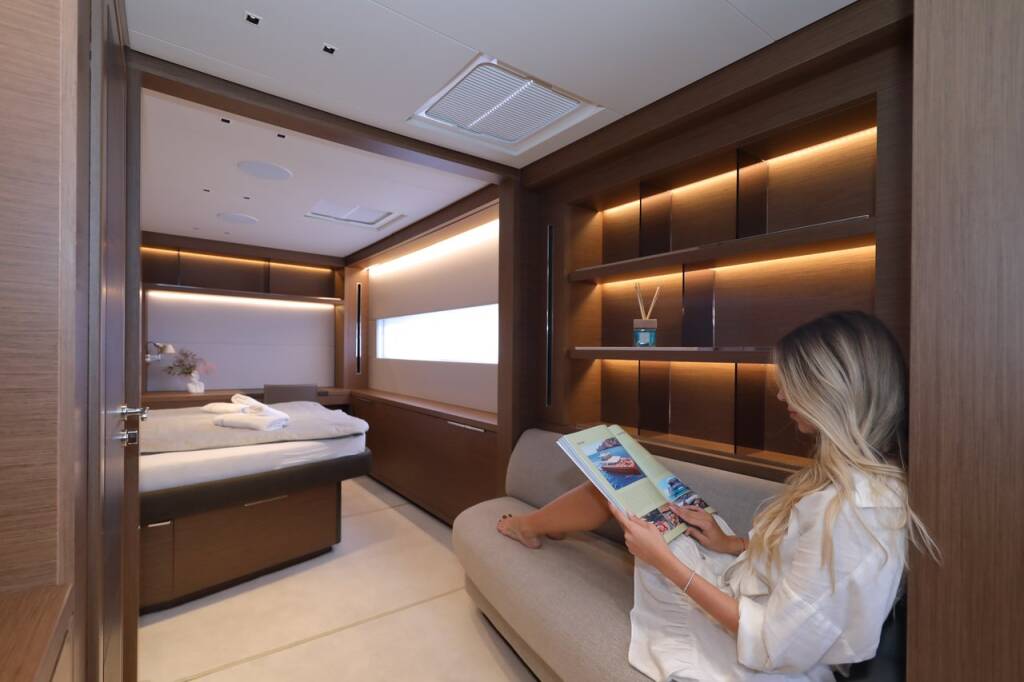 Power catamaran Lagoon Sixty 7 Mastermind