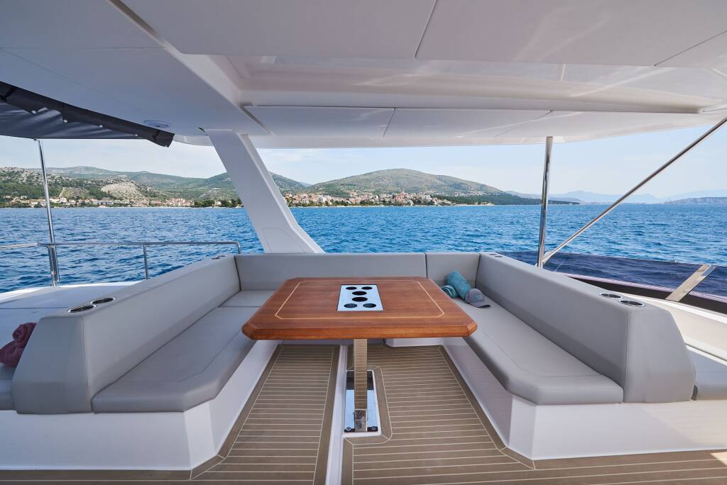 Power catamaran Leopard 53 - OW Good Vibes