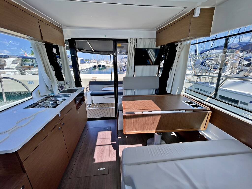 Merry Fisher 1095 Helios