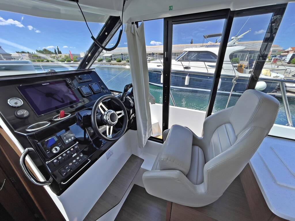 Merry Fisher 1095 Helios