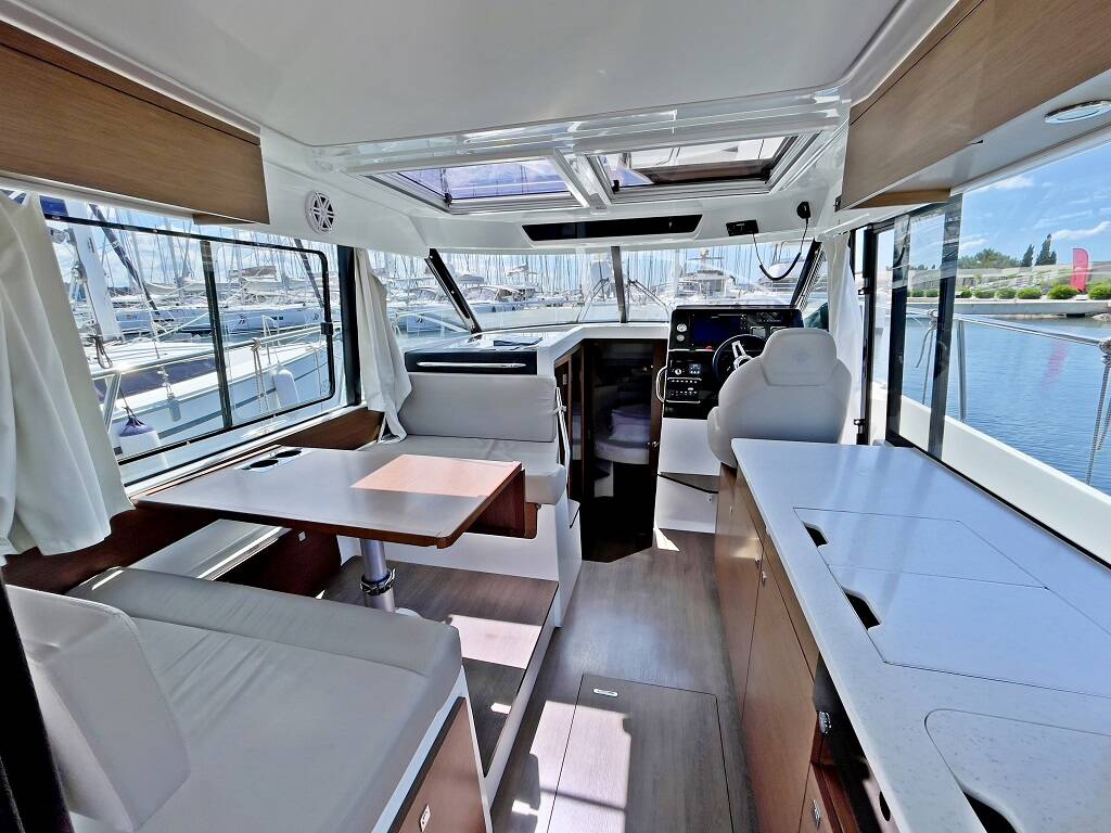 Merry Fisher 1095 Helios