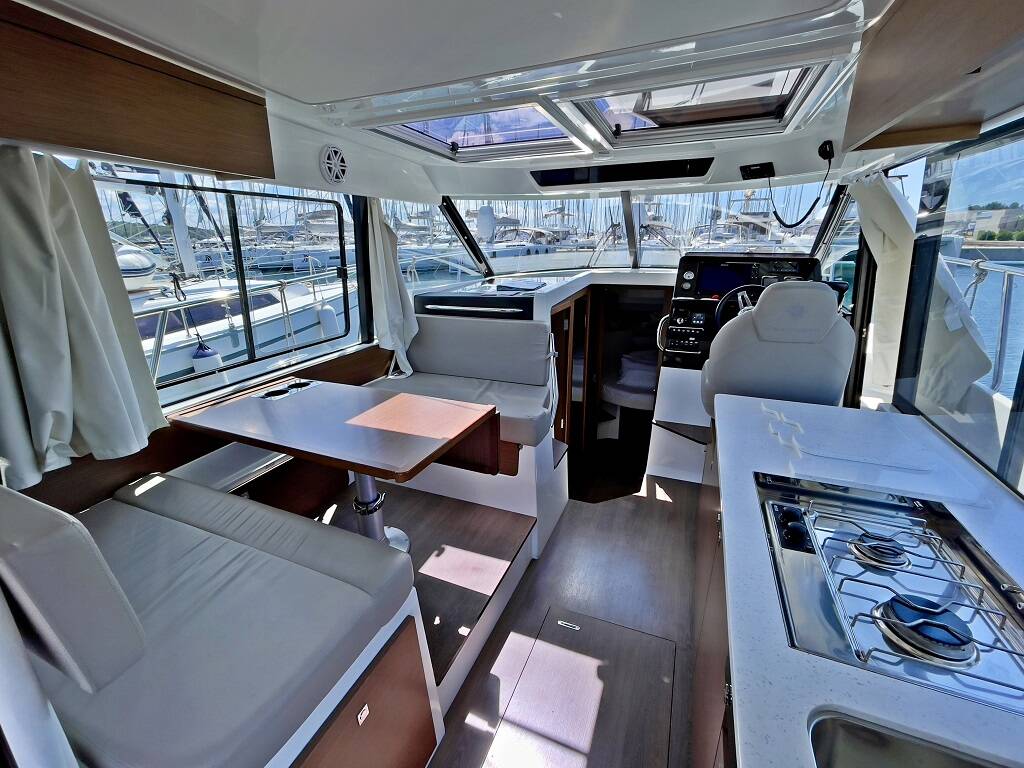 Merry Fisher 1095 Helios