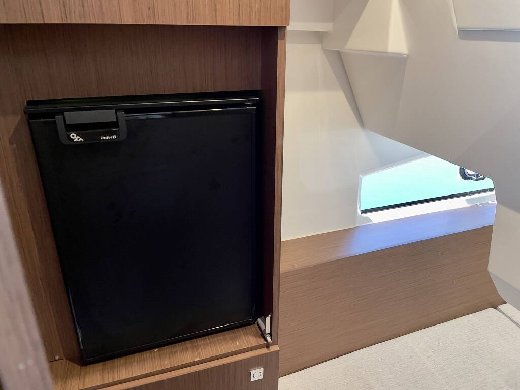 Merry Fisher 1095 Helios