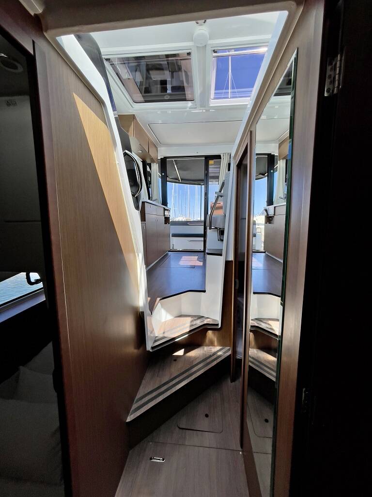 Merry Fisher 1095 Helios