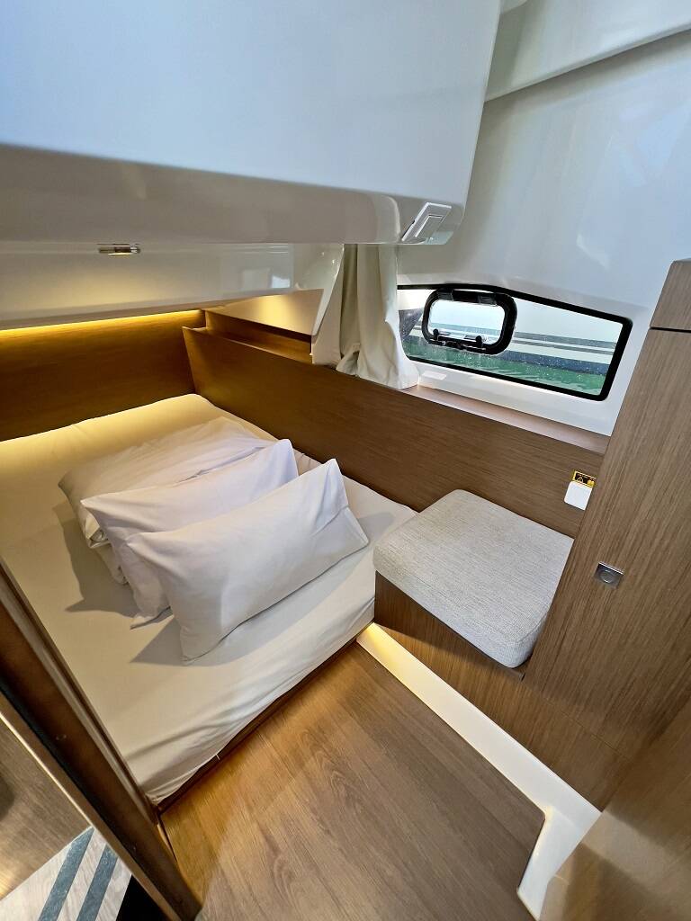 Merry Fisher 1095 Helios