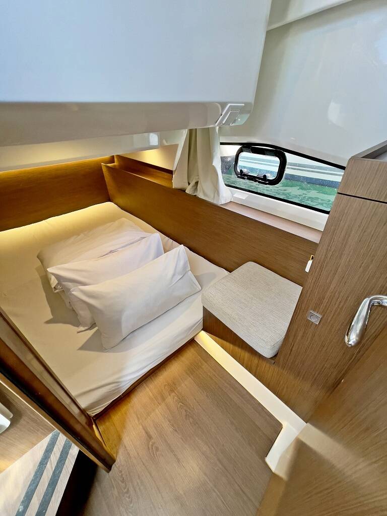 Merry Fisher 1095 Helios