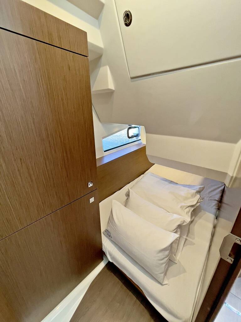 Merry Fisher 1095 Helios