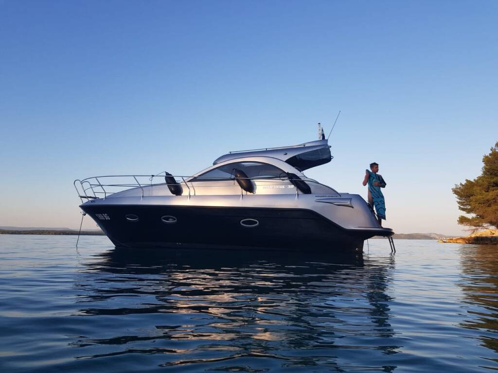 Motorboot Mirakul 30 Max 2