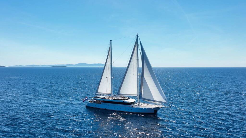 Luxury sailing yacht MS Custom Aurum Sky M/S Aurum Sky